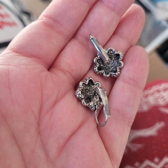 Silver tone tribal earrings - Picture 4 of 4